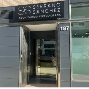 Foto di copertina Clinica dentistica Serrano Sánchez