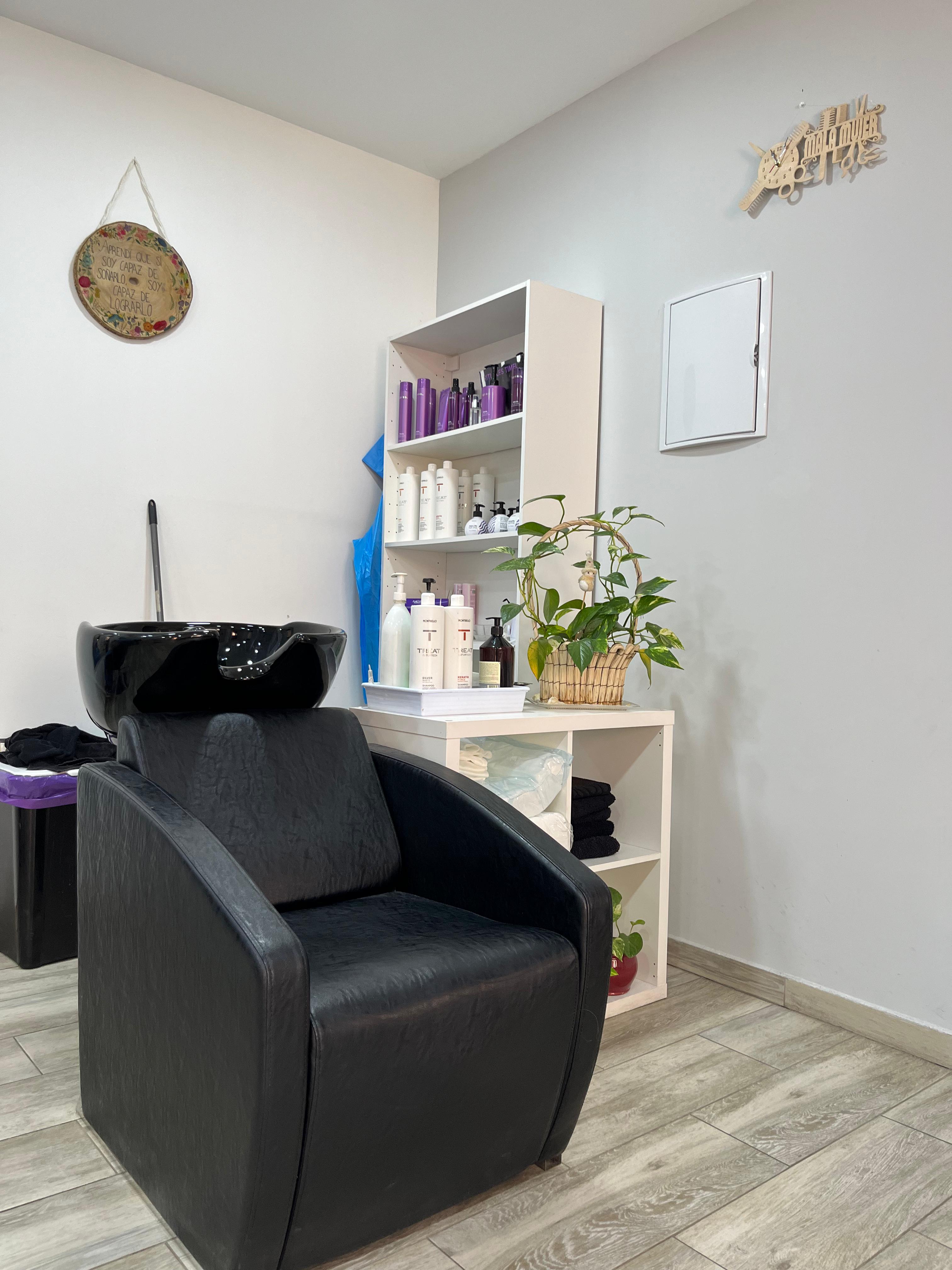 Thumbnail Bad Woman Hair Salon