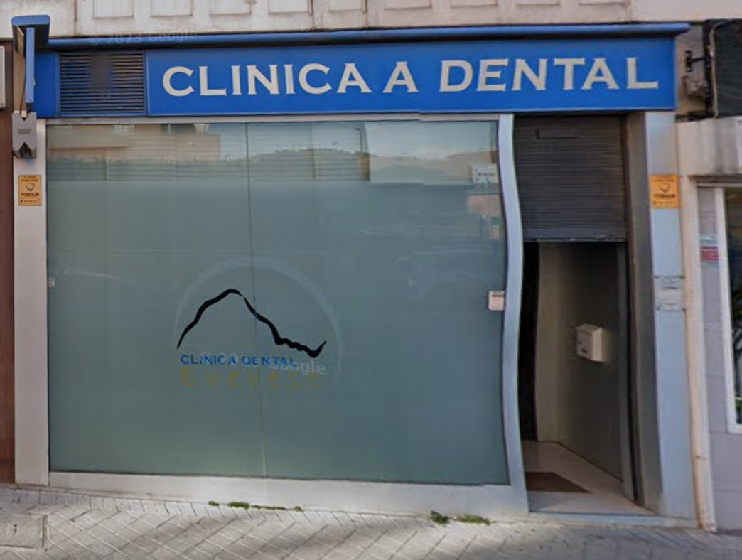 Titelbild Everest Zahnklinik